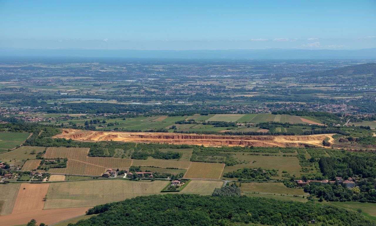   Enquête publique portant sur le RENOUVELLEMENT D'AUTORISATION D'EXPLOITER LA CARRIÈRE LAFARGE BELMONT D'AZERGUES